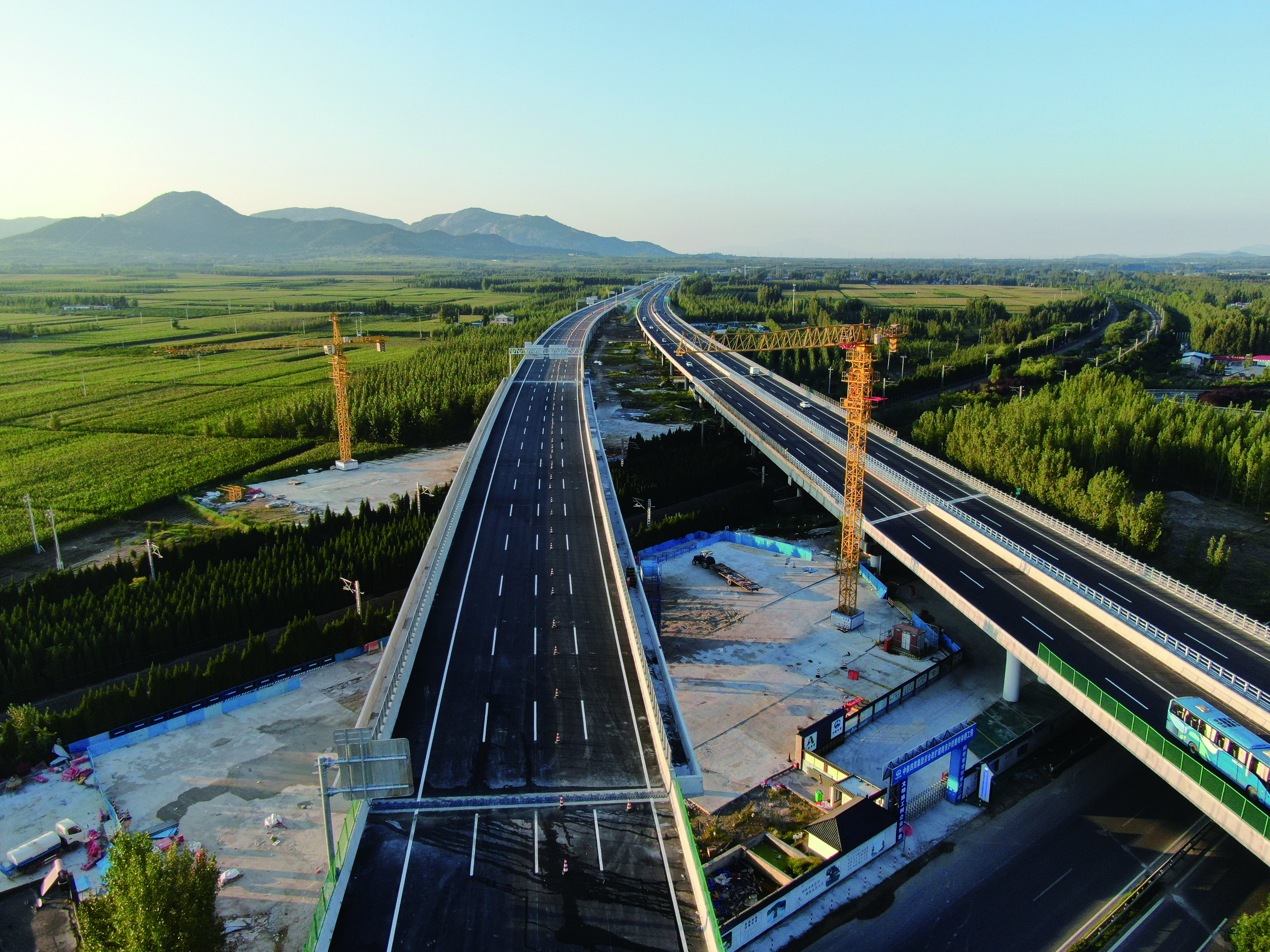 京臺(tái)高速公路泰安至棗莊（魯蘇界）段改擴(kuò)建工程.jpg